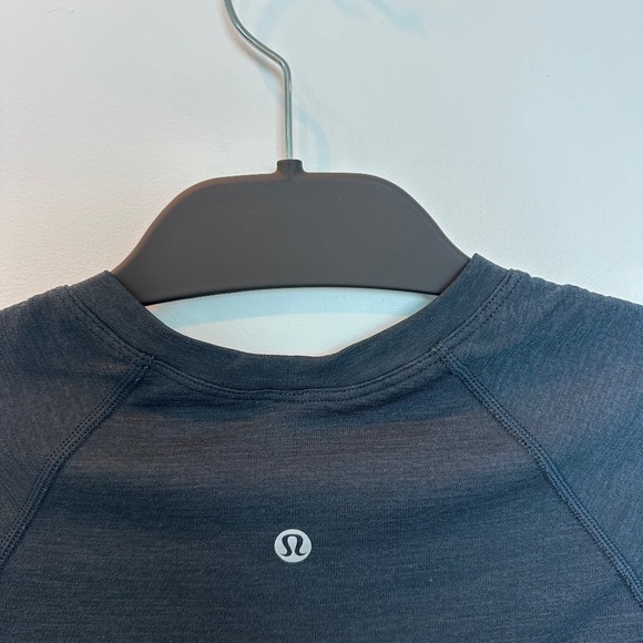 Swiftly Tech Cropped Short-Sleeve Shirt Size 4 - Picture 3 of 6